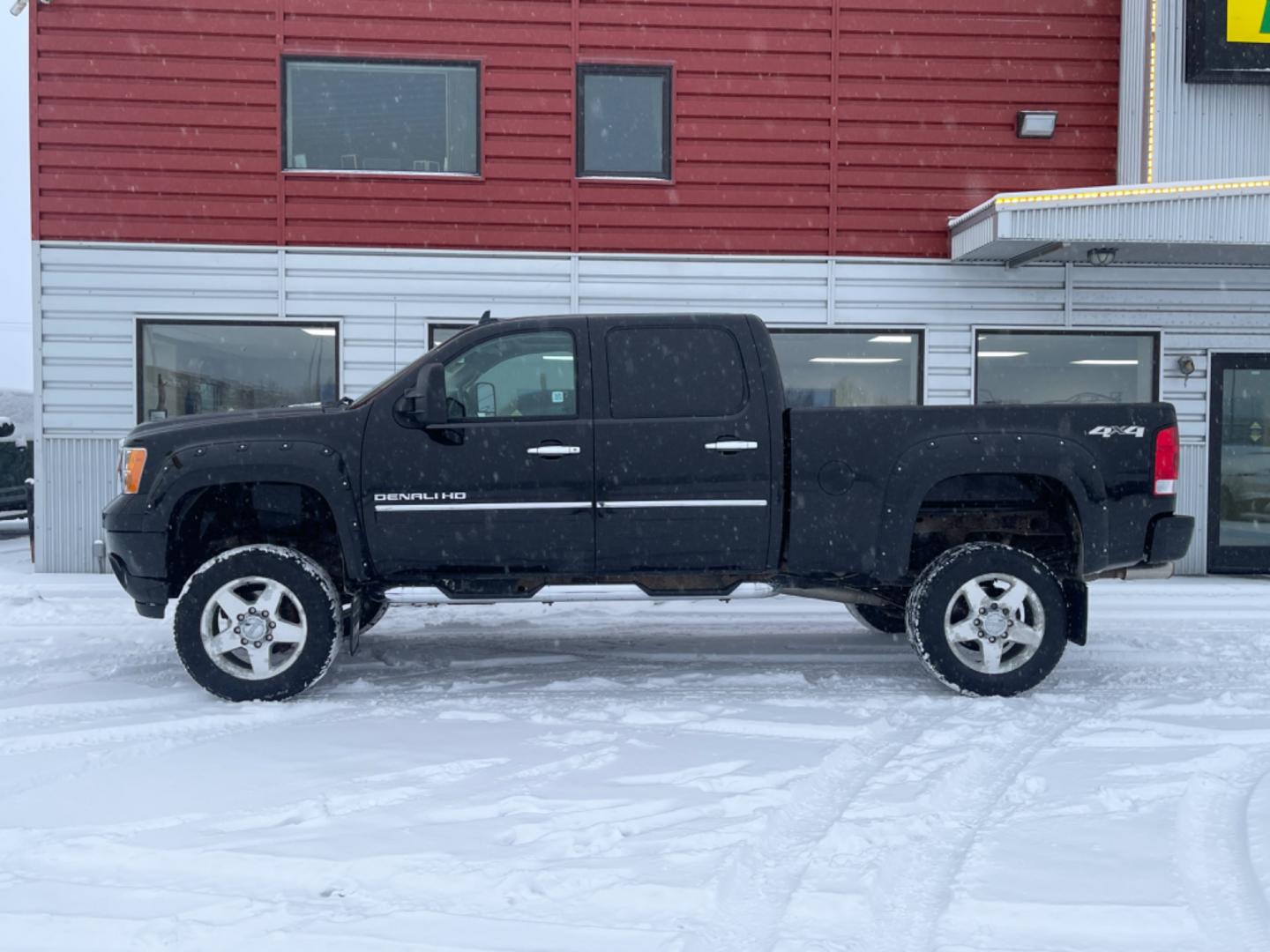 2014 Black /black leather GMC Sierra 2500HD Denali Crew Cab 4WD (1GT125EGXEF) with an 6.0L V8 OHV 16V FFV engine, 6-Speed Automatic transmission, located at 1960 Industrial Drive, Wasilla, 99654, (907) 274-2277, 61.573475, -149.400146 - Photo#1